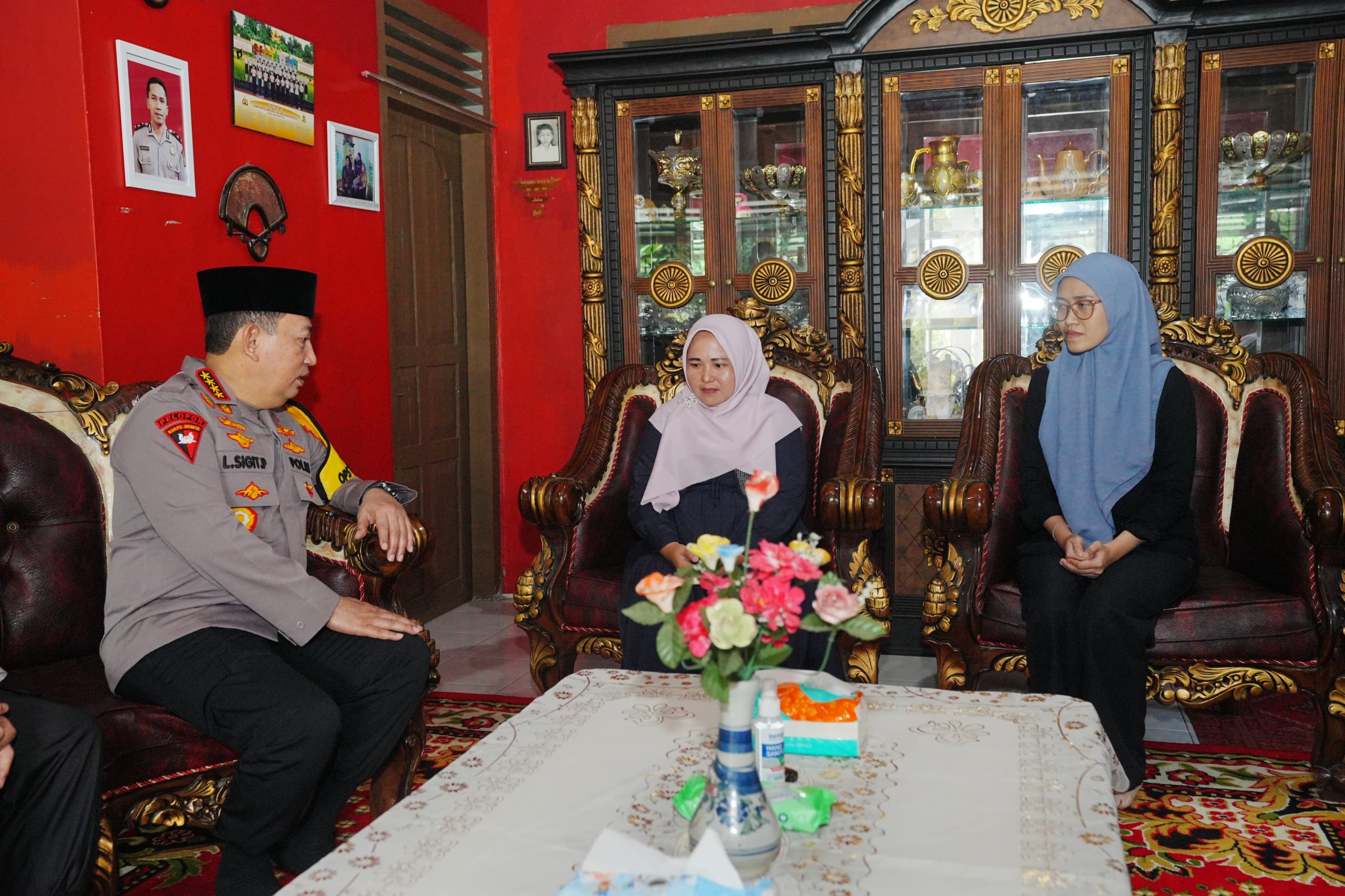 Kapolri Kunjungi Keluarga AKP Anm Lusiyanto,